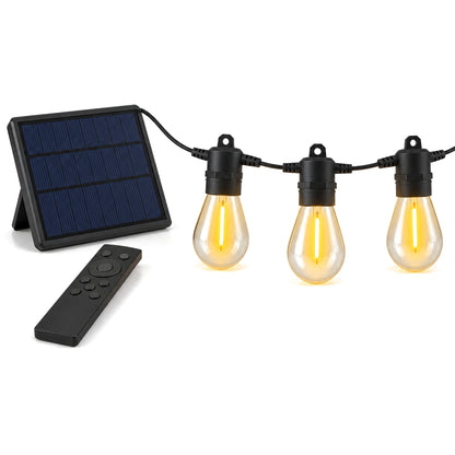 Ljusslinga med glödlampor, separat solpanel och fjärrkontroll mot vit bakgrund