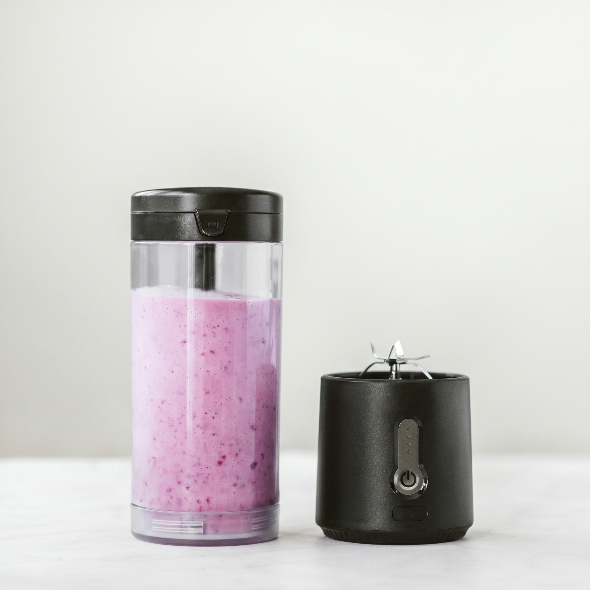 Zvarelo™ — Den trådlösa smoothiemixern som krossar frysta bär på 60 sekunder, förvandlas till en flaska och rengör sig själv