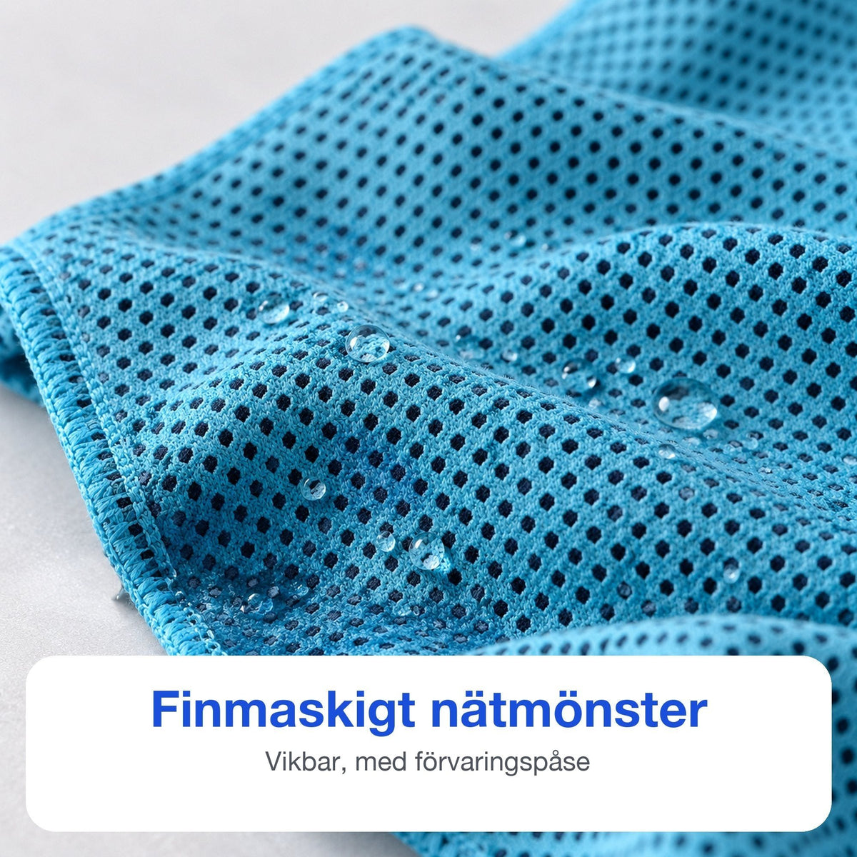 Närbild på handdukens finmaskiga nätmönster med vattendroppar