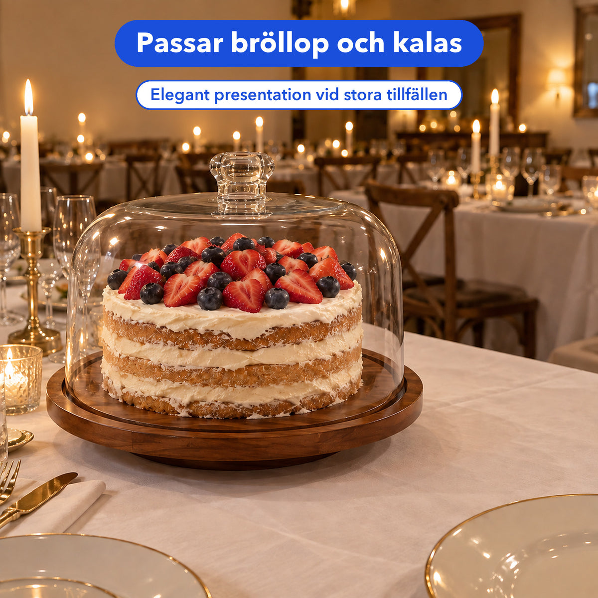 Roterande tårtbricka med kupol och bröllopstårta med jordgubbar på ett festdukat bord